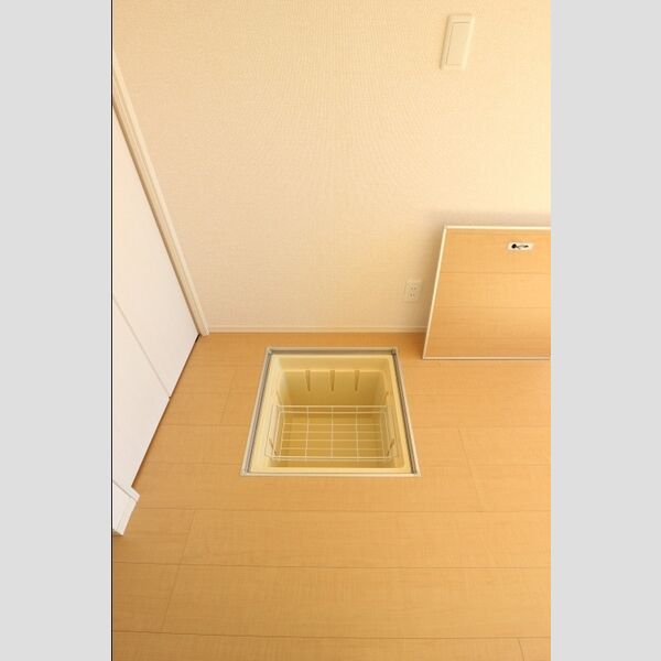 ボナール酒井根　Ⅰ号棟101号室 床下収納