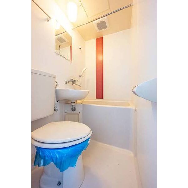 メゾンド萩0105号室 トイレ