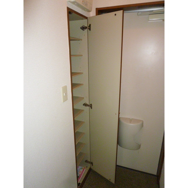 アムール SKR102号室 玄関