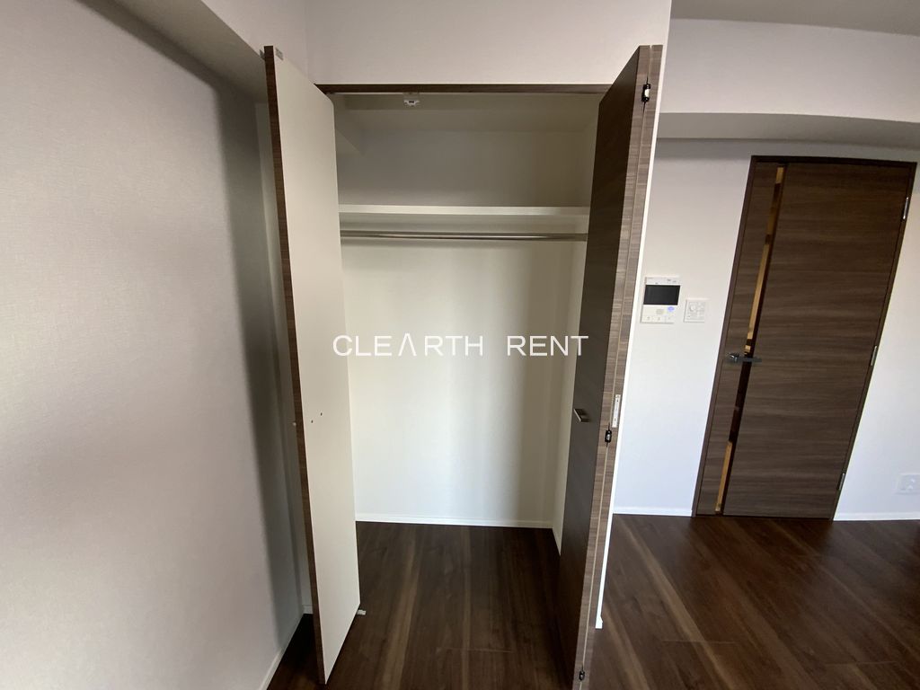 コンシェリア大塚 ＣＲＯＳＳＩＡ8階 ハンガーパイプ付クローゼット/効率良く収納できます