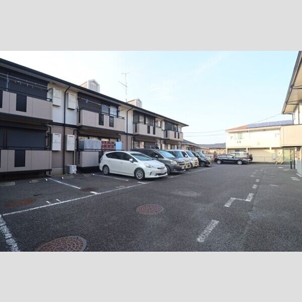 アリュール　B 駐車場