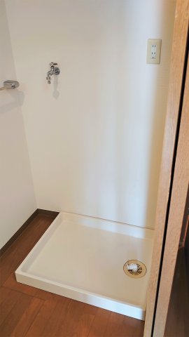 グランシャリオ0401号室 室内洗濯機置場　※別号室の参考写真です(現況優先・仕様違いの場合あり)
