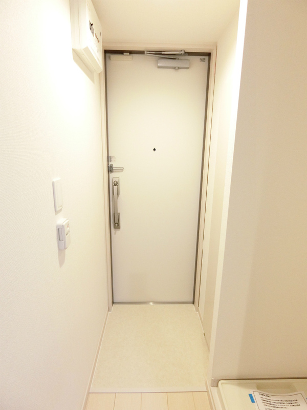 リブリ・栄月 玄関