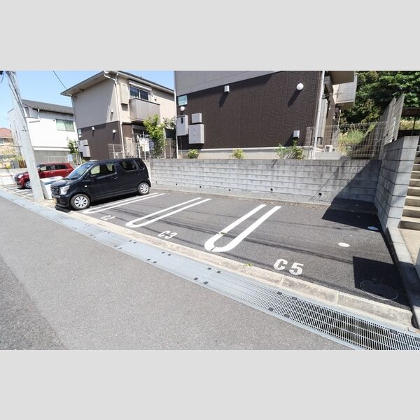 アインス　C棟 駐車場