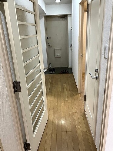 ライオンズマンション井土ヶ谷第７2階 廊下から玄関　内装後　※2026年06月の写真