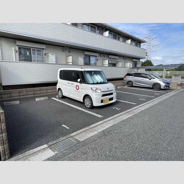 ティアラ新鎌Ⅱ 駐車場