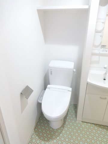 ＣＲＥＶＩＳＴＡ北千住302号室 トイレ