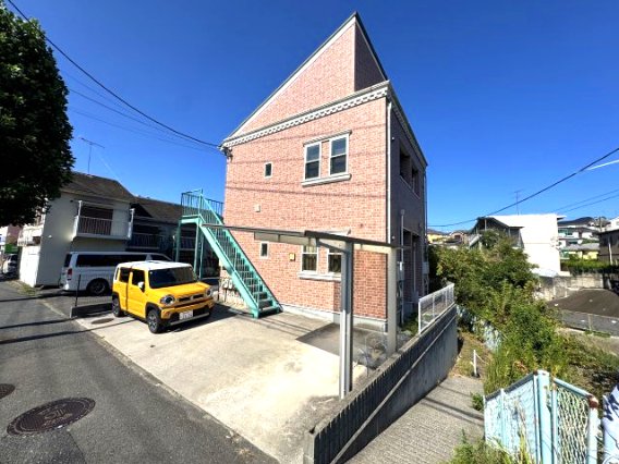 カーサリーラ201号室 駐車場