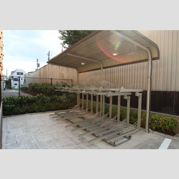 ソラシエスタ601号室 駐輪場には屋根が付いています!