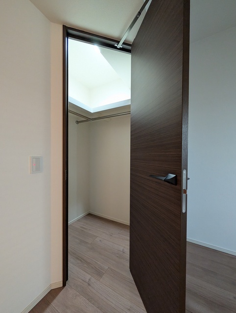 ザ・パークハウス上麻生613号室 洋室約5.5帖　ウォークインクロゼット　2025年10月撮影