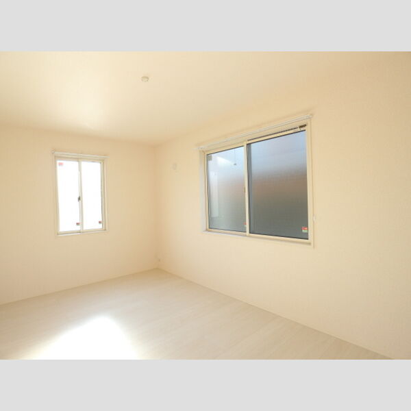 サニーメゾン大野台101号室 2面採光の洋室