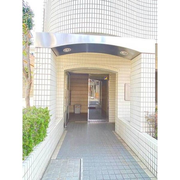 メゾン・ド・レザン エントランス