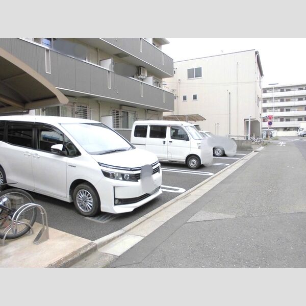 ソラーレ105号室 駐車場