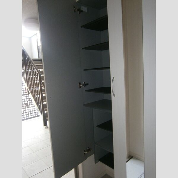 ジュネス湘南 シューズボックス