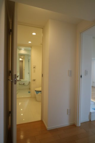 プライムアーバン四谷外苑東1302号室 玄関