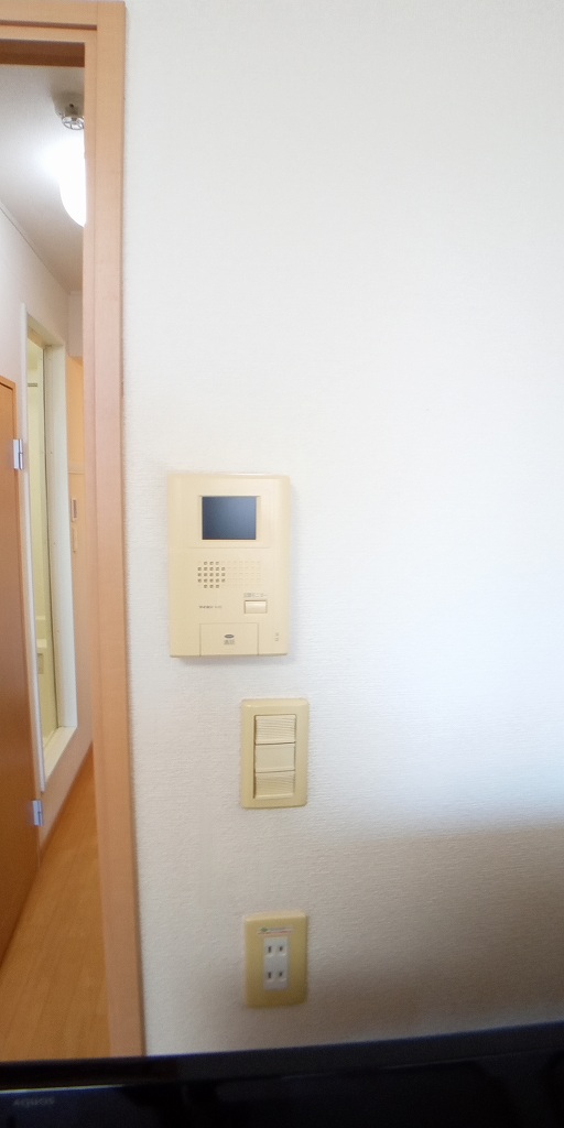 レオパレスメゾン浦和104号室 モニター付インターホン