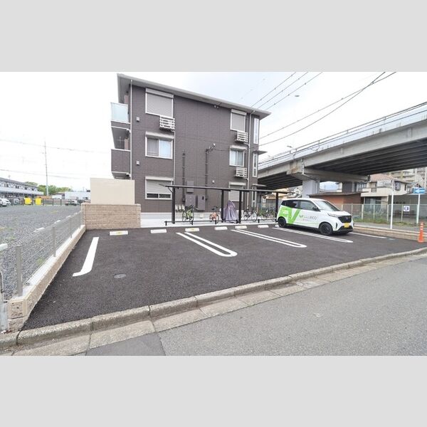 アピエルフ 駐車場