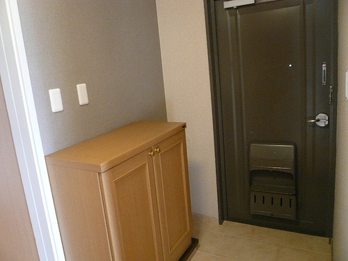 テレパレス日限山3階 玄関　※2016年5月撮影