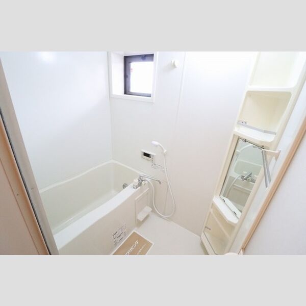 パーシモン105号室 追い焚き機能付きバス(窓付き)