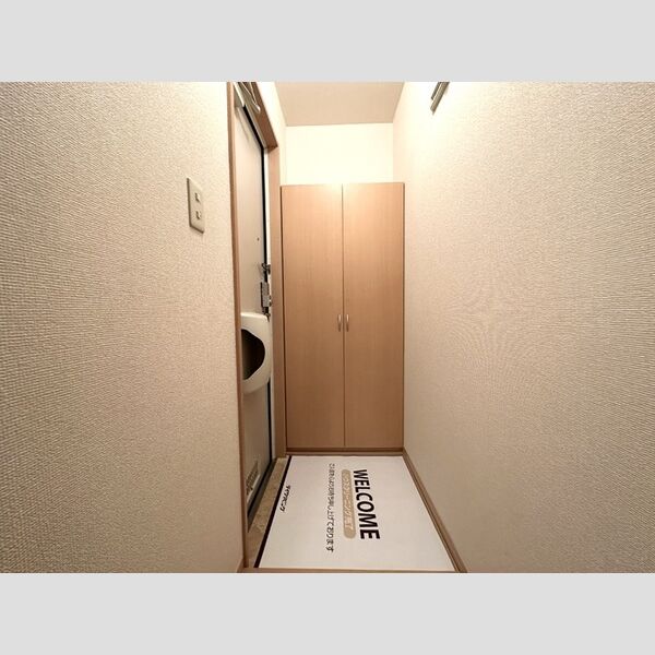 クレールルピナスA・B 玄関