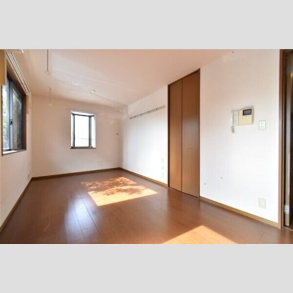 アゼリア107号室 居室