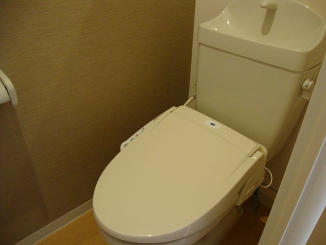 メゾン・オーガスト シャワー付トイレ