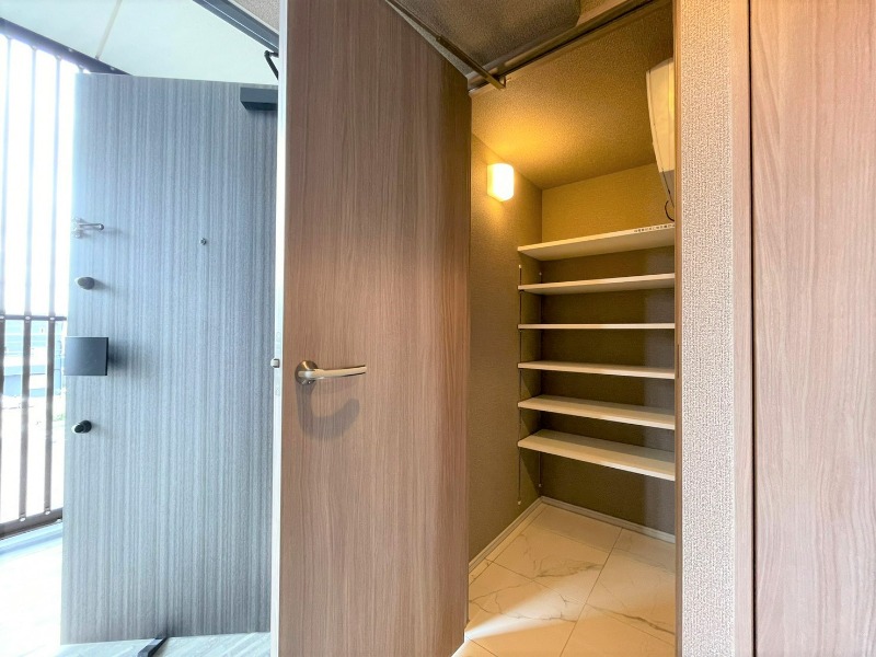 レーベン鶴瀬 Artifact 玄関