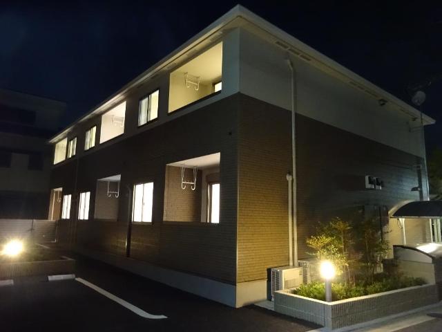 アイリスガーデンⅢ 外観写真（夜）