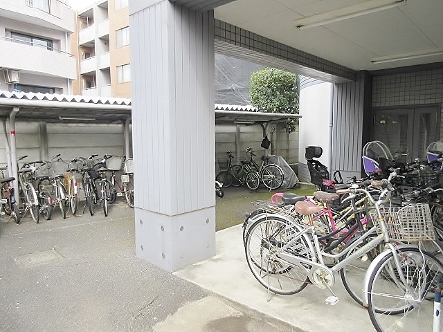 アクタアワーズレジデンス富士見台0101号室 駐輪場