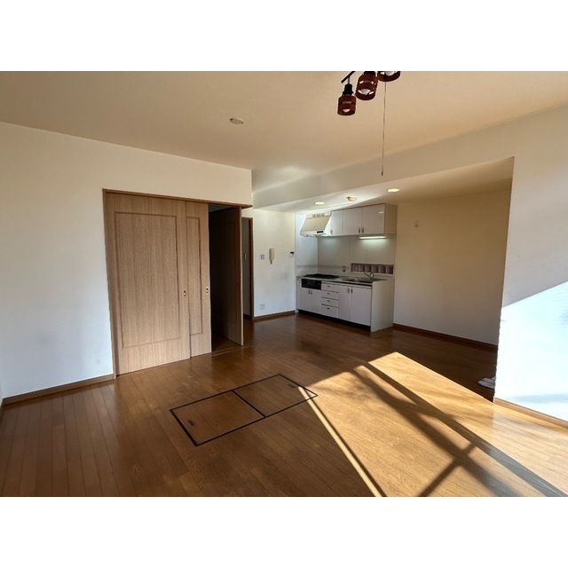 ルネスシーナ101号室 リビング