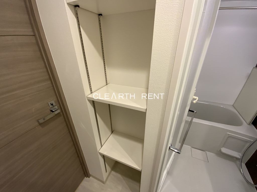 コンシェリア大塚 ＣＲＯＳＳＩＡ 水回りに便利な収納棚