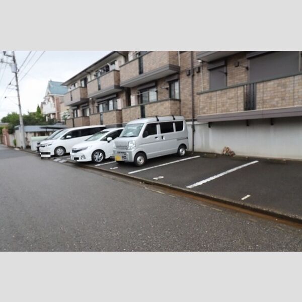 フォレスト・ヴィラ 駐車場