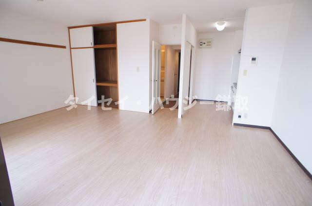 オーシャンビュー参番館 リビング