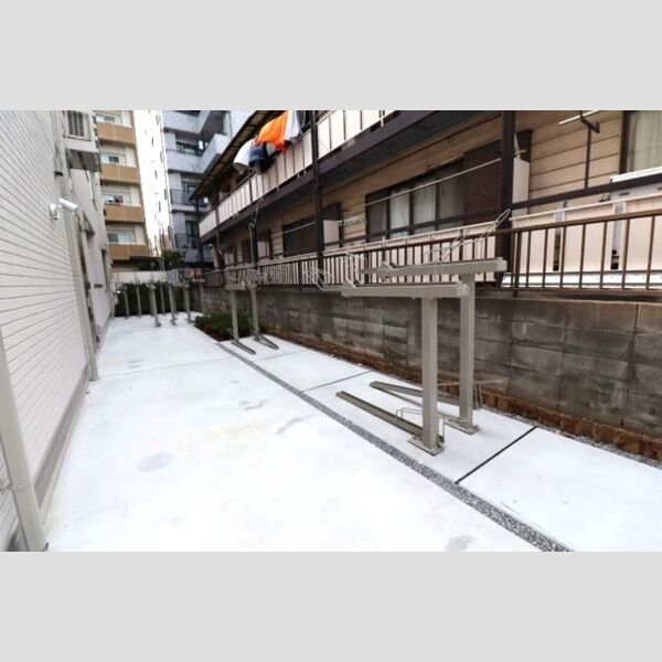 グラナーデ東葛西201号室 駐輪場