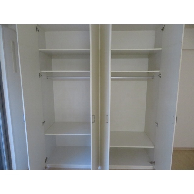 Ｄ’クラディア　イヴァン初台 洋室収納