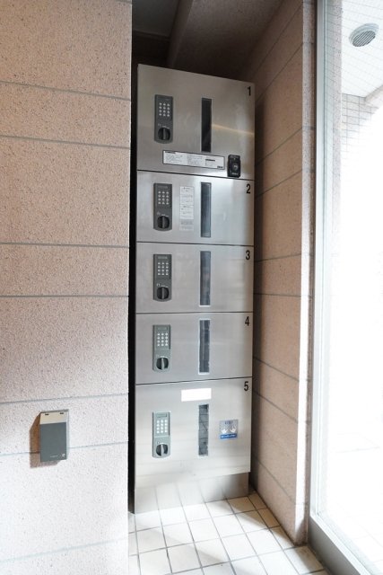 マーベラス鶯谷1階 宅配BOX