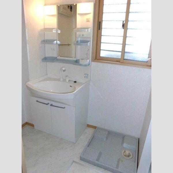 ベルデボナール 洗髪洗面化粧台と洗濯機置き場