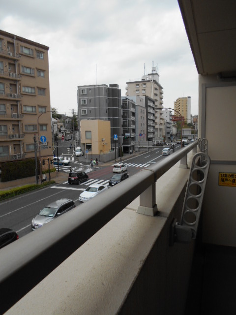 ルミエール反町0302号室 バルコニー