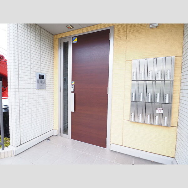 ベルウッド202号室 エントランス(オートロック・集合ポスト)