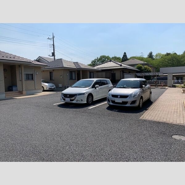 シンフォニー　D 駐車場