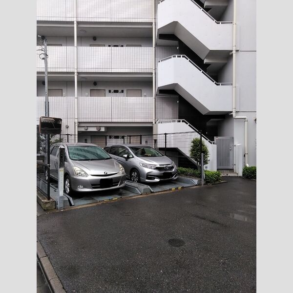 カスタリア用賀 駐車場