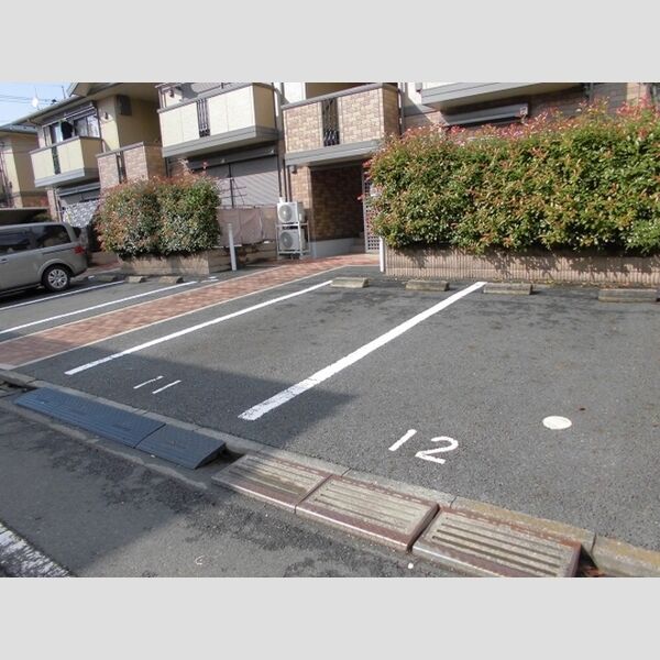 ファミール　A棟B棟B101号室 駐車場