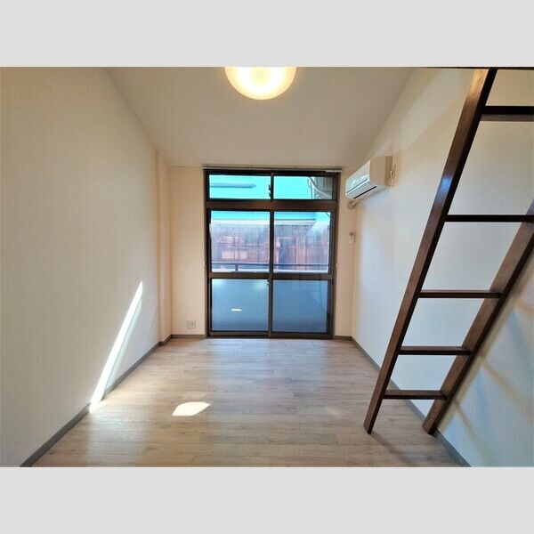 メゾンシャレー 洋室7.5帖(別角度)