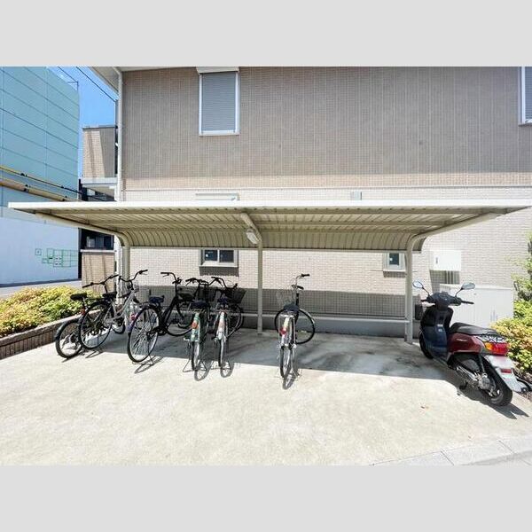 アイウィンド106号室 駐輪場
