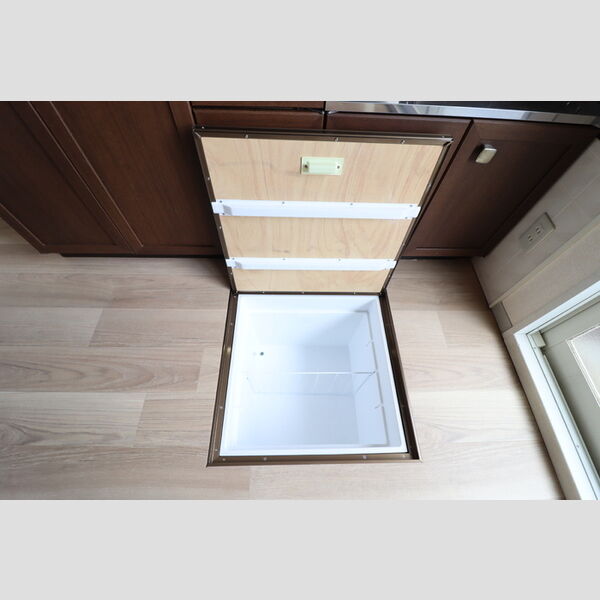 ファーストヴューラ　五番館 床下収納