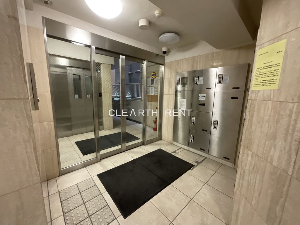 菱和パレス飯田橋4階 清潔感のあるエントランスホール