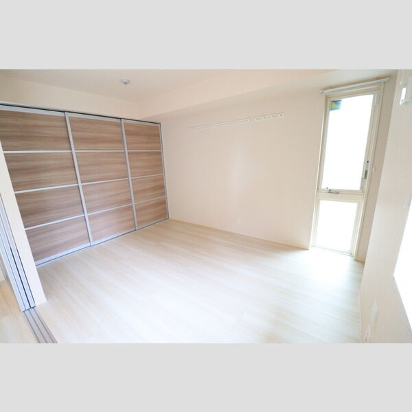 メゾンヴィクトワール梶ヶ谷103号室 洋室