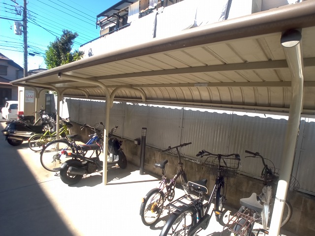 レオパレストサキ107号室 駐輪場