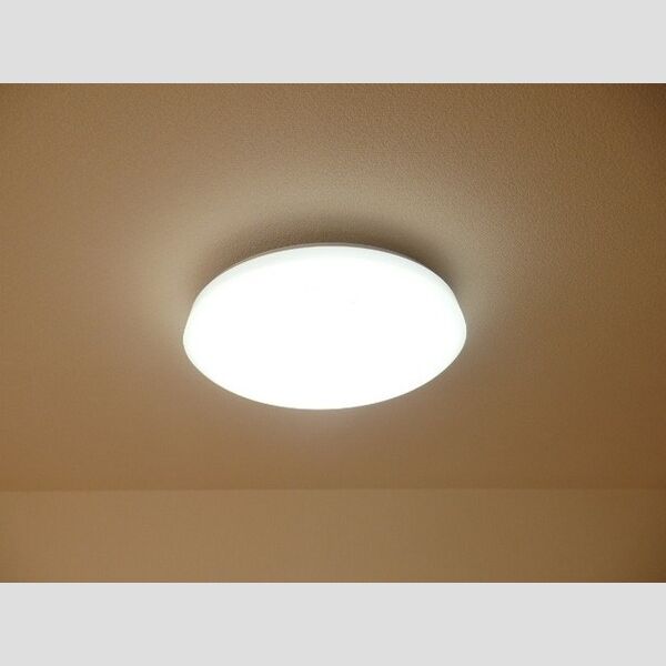 クローバーハイツ201号室 照明付き。