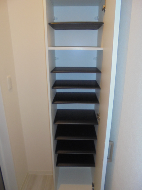 Ｗｅｓｔ　Ｆ．Ｙ． 収納